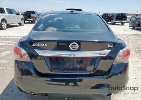 2015 Nissan Altima 2.5 z USA, uszkodzony, nr VIN 1N4AL3AP3FN352502